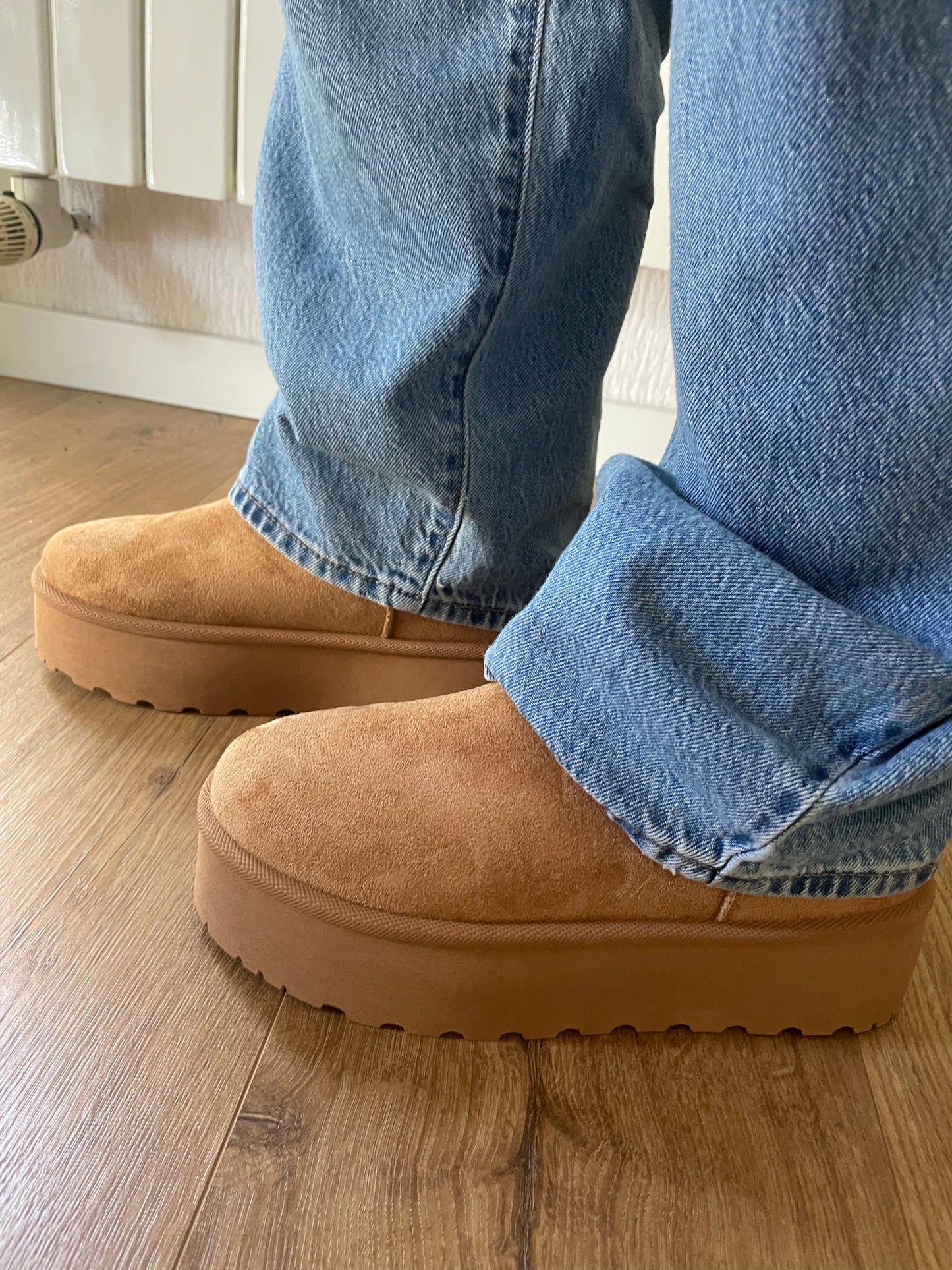 ‘FEEL THE WARMTH’ boots CAMEL