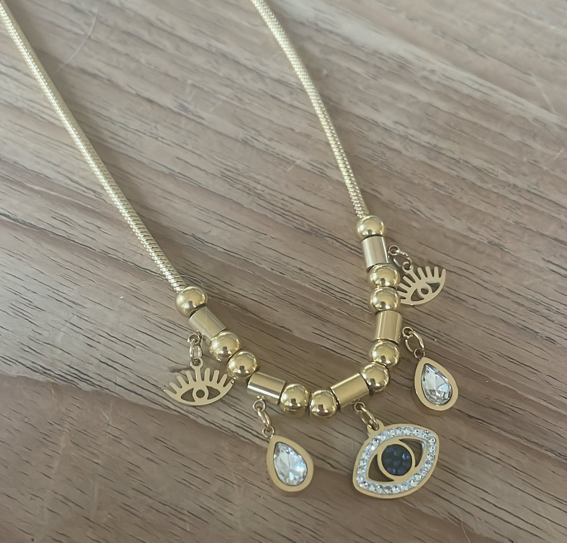 ‘LOOKING EYE’ necklace