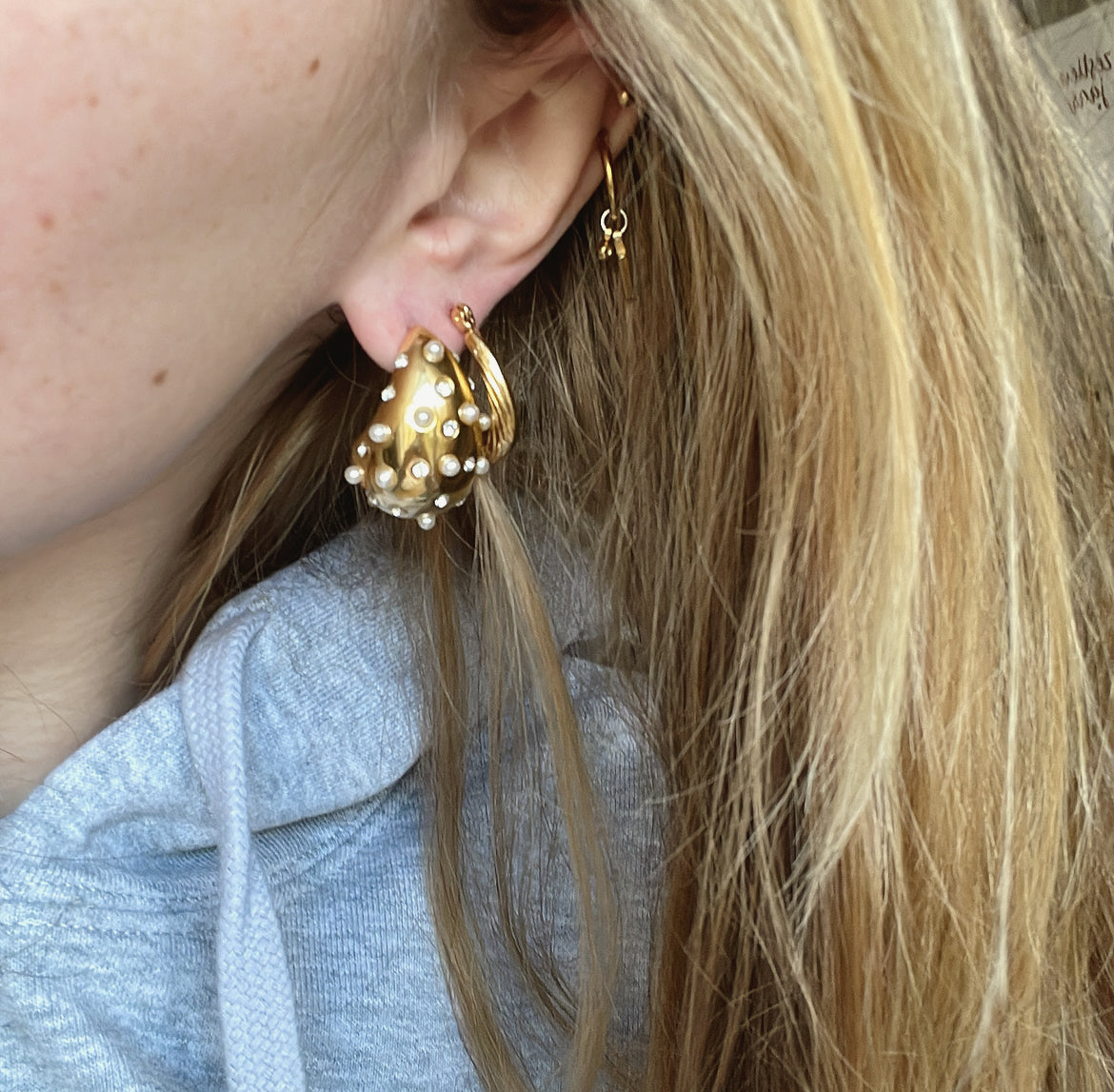 ‘DROPPING PEARL’ earrings