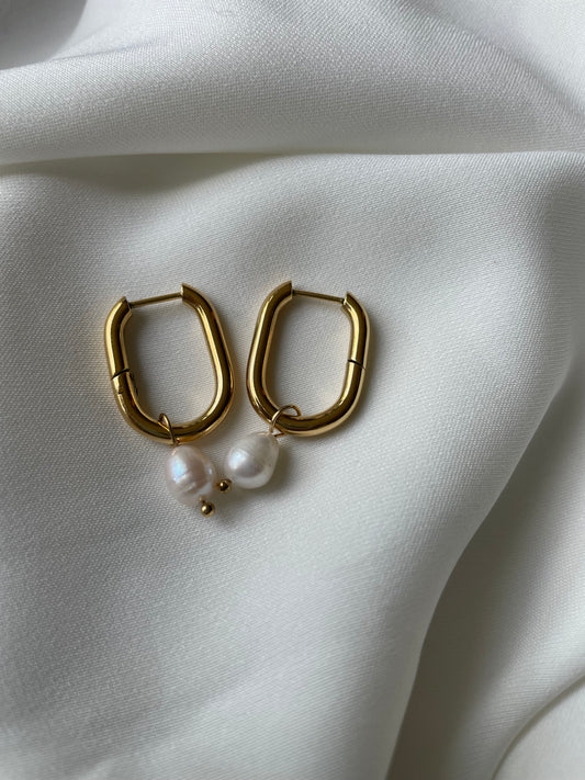 ‘CLASSY PEARL’ earrings