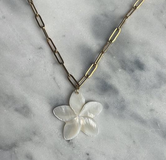 ‘WHITE FLOWER’ necklace goud