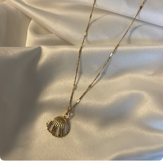 ‘BEACHY SHELL’ necklace