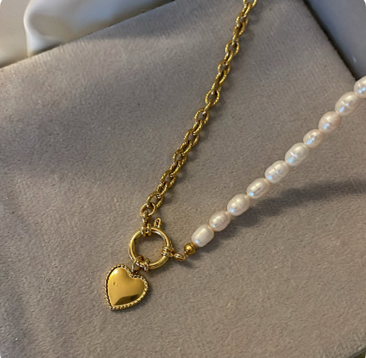 ‘TYPICAL LOVE’ necklace goud