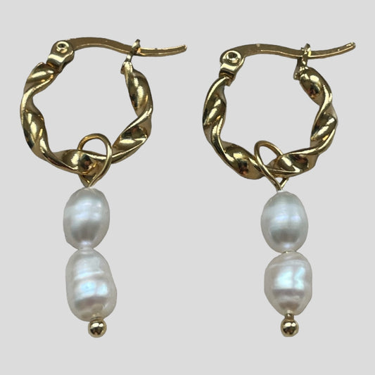 ‘TWISTED PEARL’ earrings