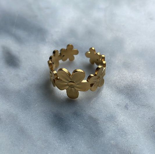 ‘ALL ROUND FLOWER’ ring