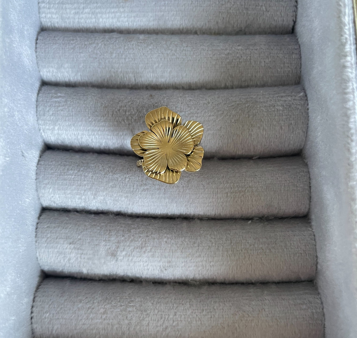 ‘SUMMER FLOWER’ ring