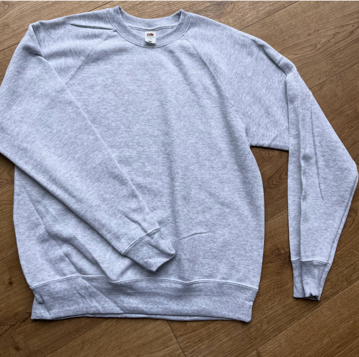 ‘FEELING BLUE’ sweater grey