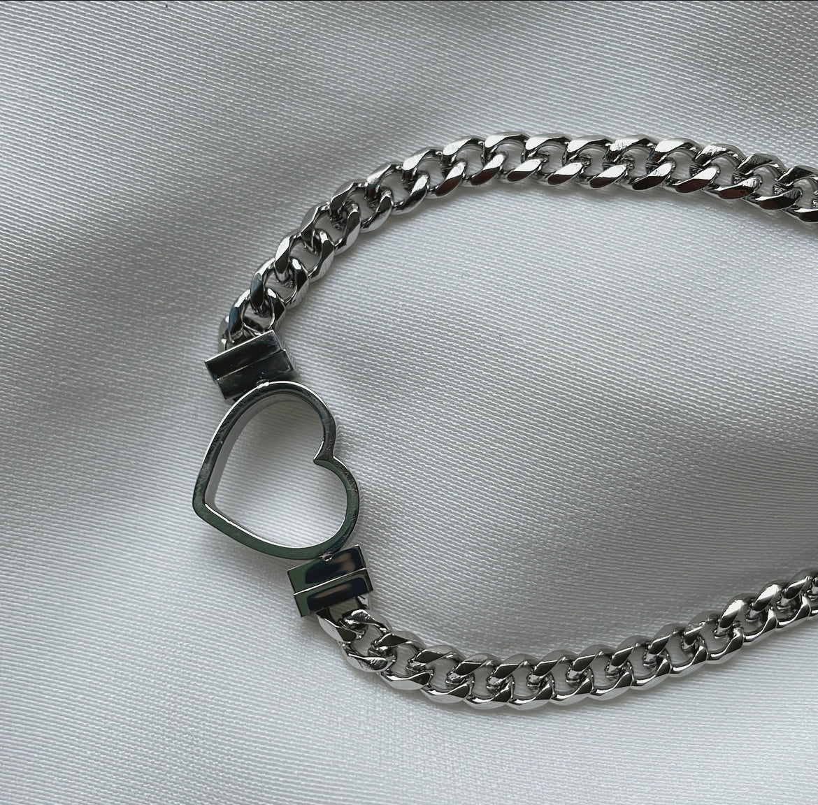 ‘CHAINED HEART’ bracelet zilver