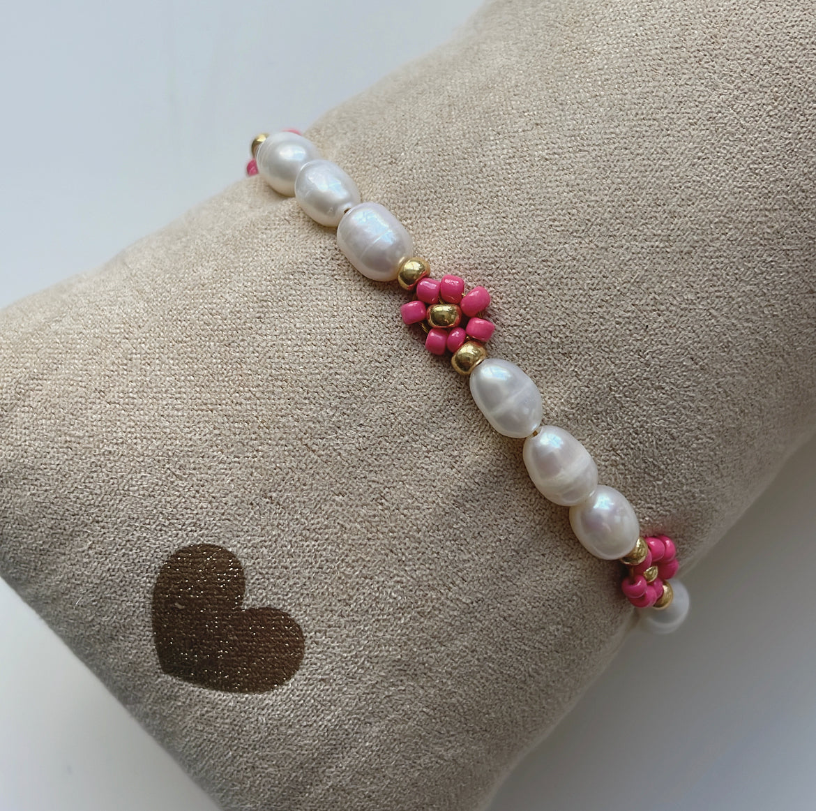‘FLOWER POWER’ bracelet roze